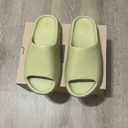 Adidas Yeezy Slide Resin Size 10 Men $120.00 