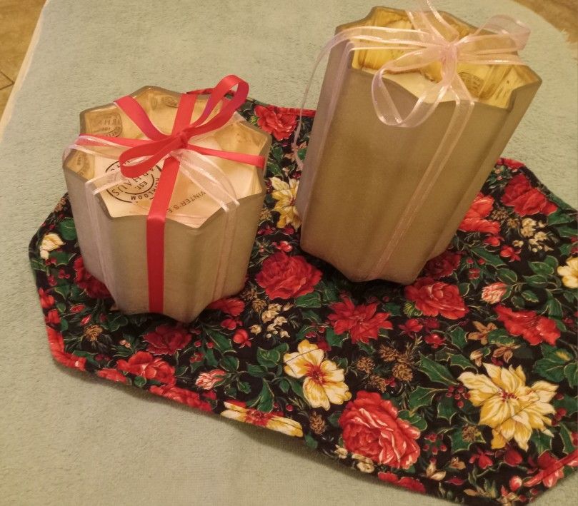 HEIRLOOM ARHAUS STARBURST WHITE 1 MED AND 1 TALL CANDLES