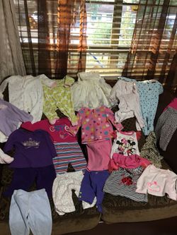 40 piesas de ropita 6 a 9 meses