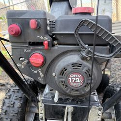 Yard machine Snow Blower 