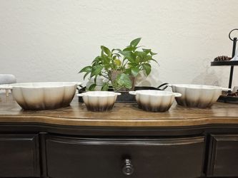 Ceramic Mixing & Serving Bowl Set. Never used. Still In Box. (Queen Creek) 