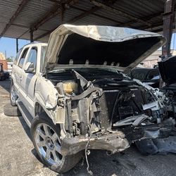 2004 Escalade 2WD 5.3L PARTS ONLY 