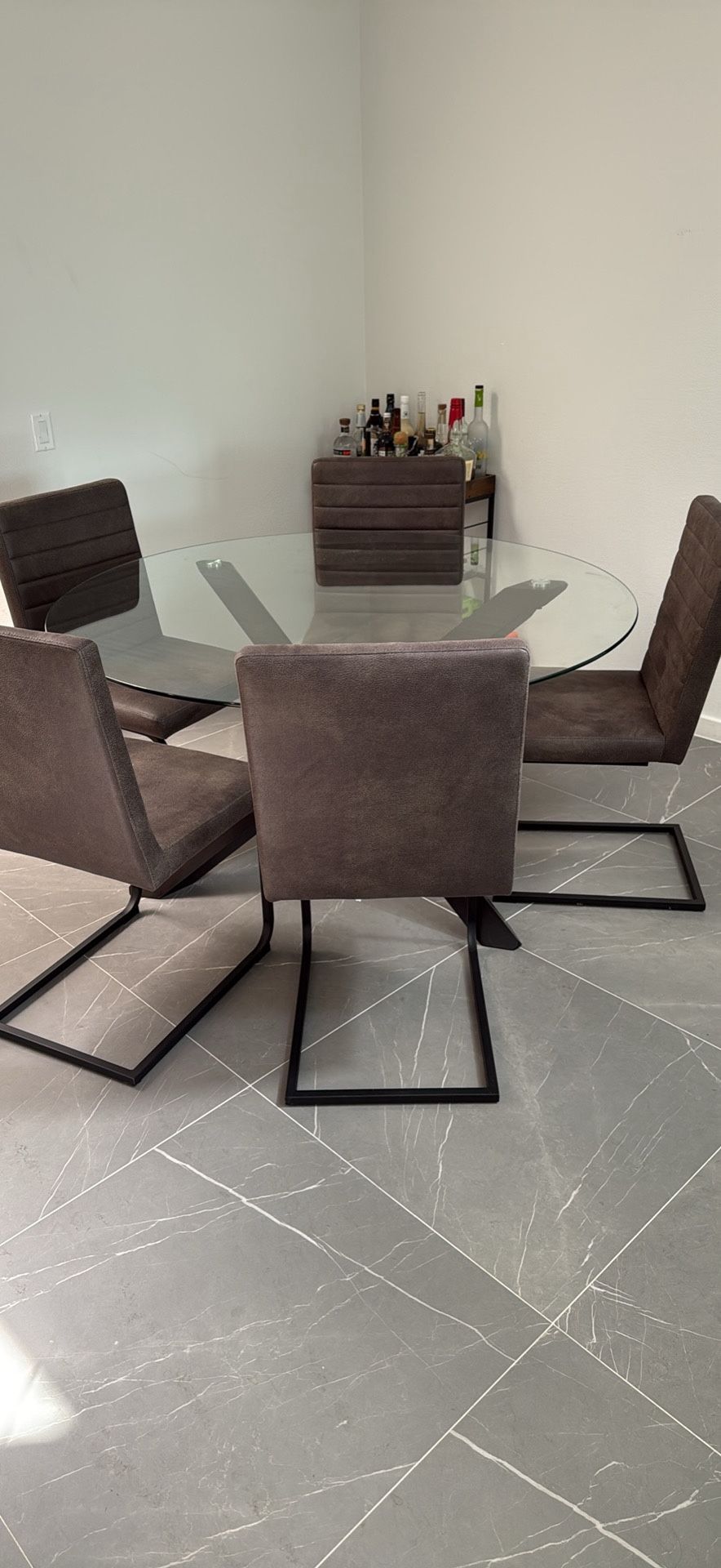 Kitchen Table And 5 Chairs