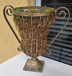 Metal vase .16 x 16