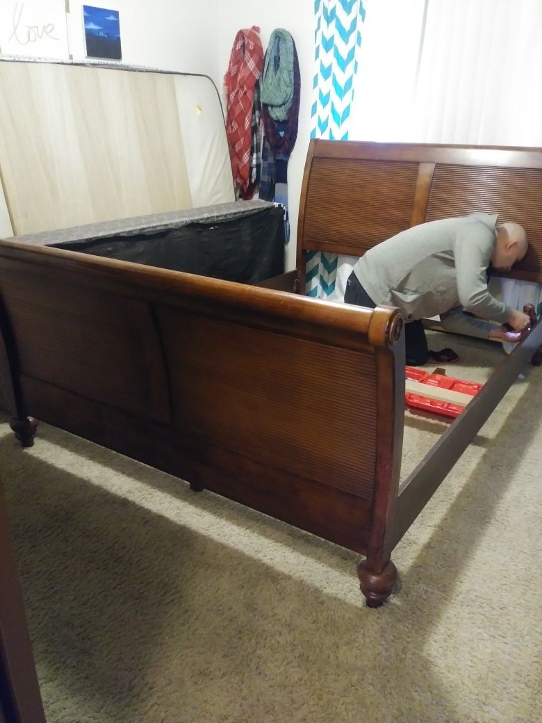 PENDING Free Queen sleigh bed frame