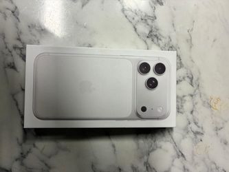 iPhone 17 white