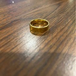 Size 10 gold plated ring 