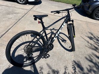 Trek Marlin 5 Mountain Bike – 23” Frame / 29” Wheels – Tall Rider – $375 OBO