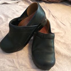 Black leather Dansko size 39