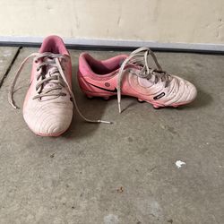 Nike. Sz 4.5 soccer cleat