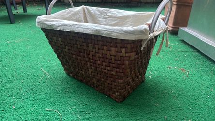 Basket with linen removable liner