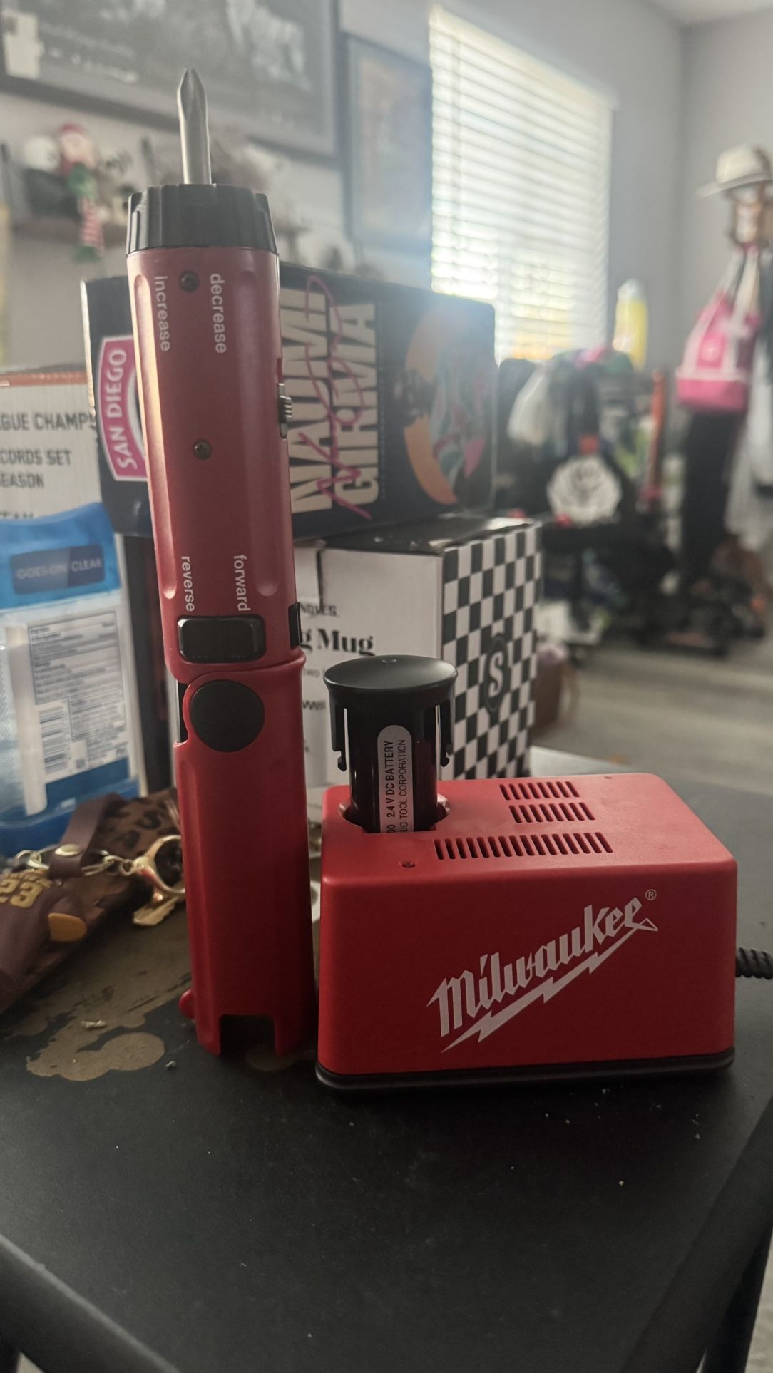 Milwaukee Two Speed 2.4 V Screwdriver W/charger & battery