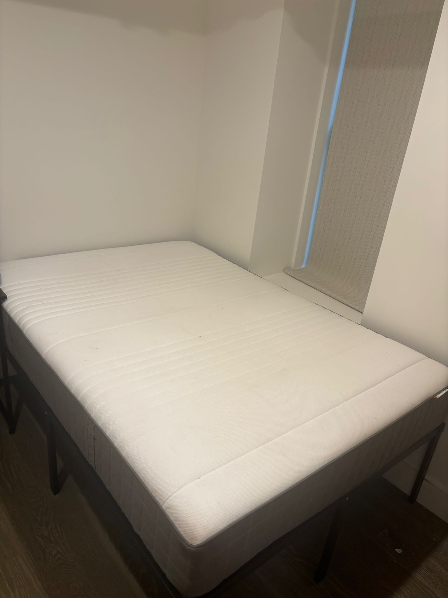 Full Size Bed