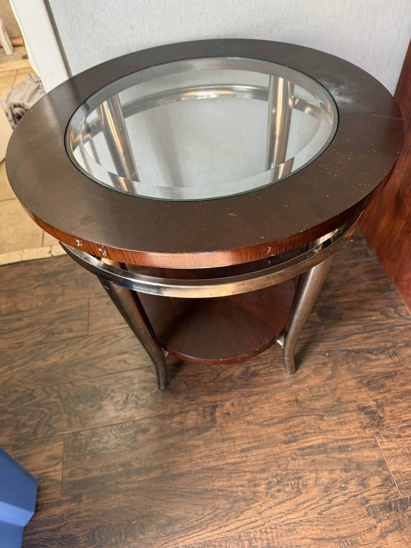 Round end table