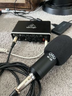 Behringer UMC202HD Audio Interface and Microphone Kit