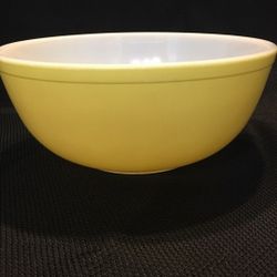 Yellow Pyrex Nesting Bowl #404