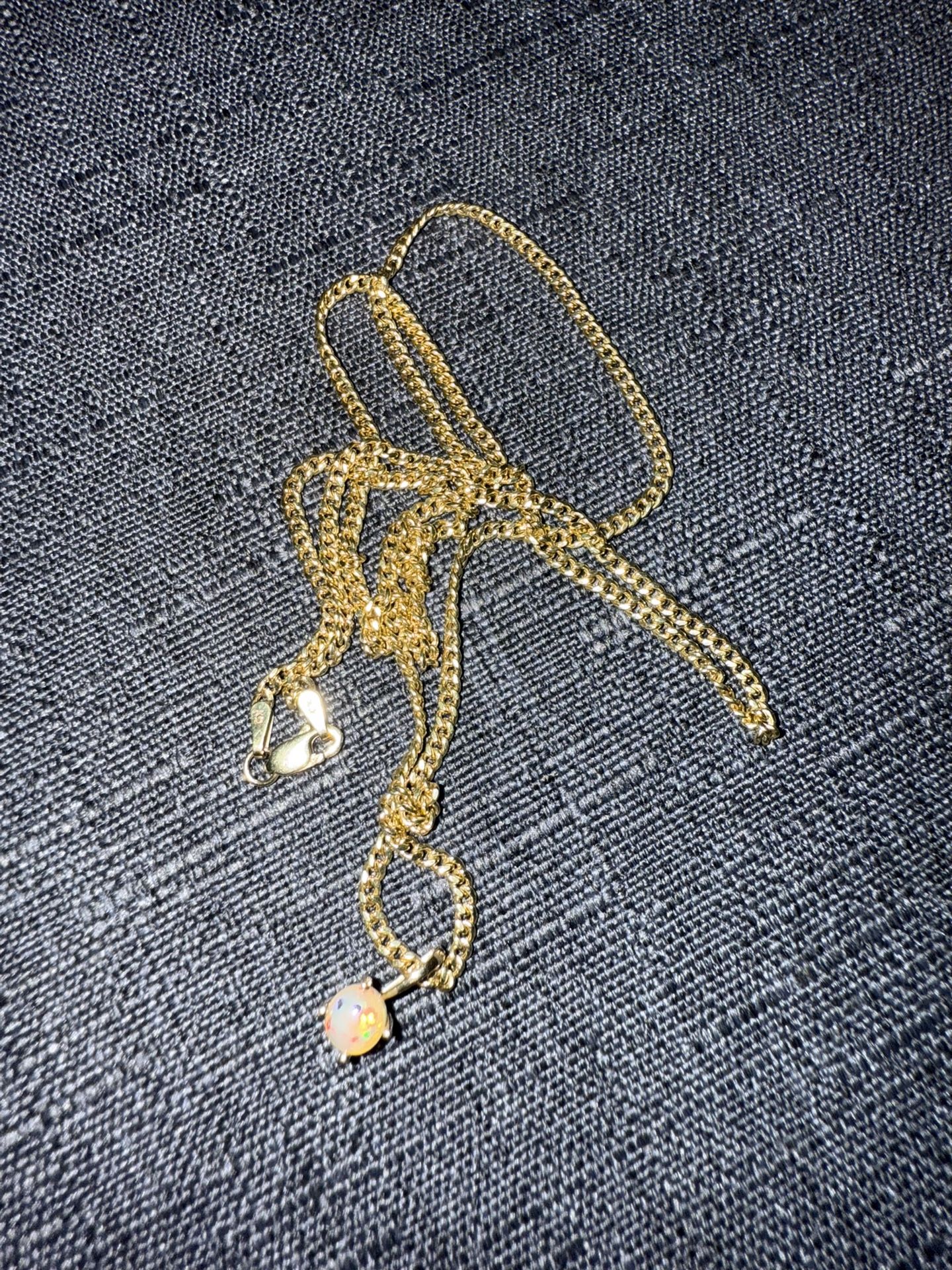 14k Gold Chain & Opal Pendant