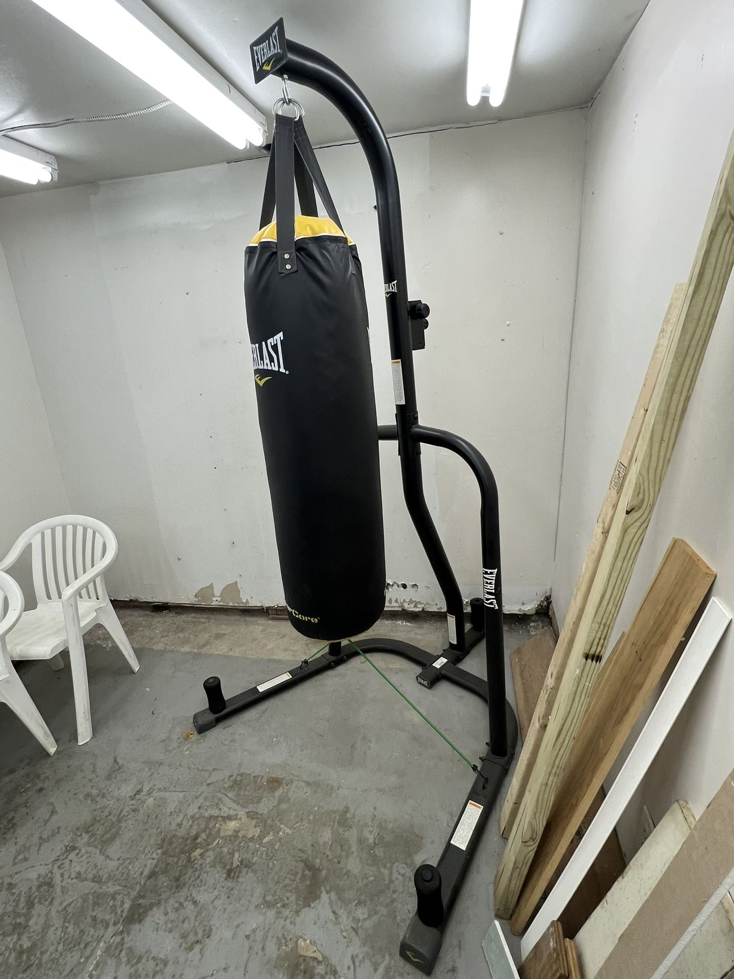 Everlast Punching / Boxing Stand & Bag