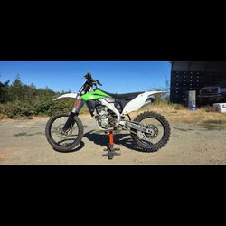 Kawasaki 250cc 2015 dirt bike Klx
