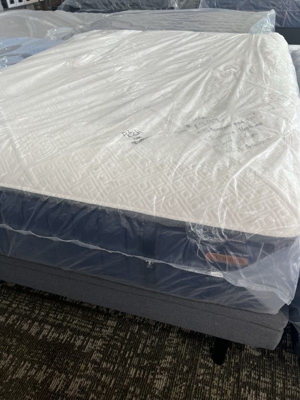 New Stearns  &  Foster Queen