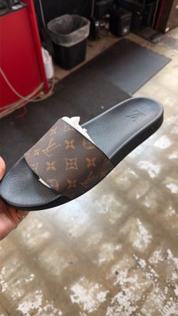 Mens size 13 lv slides