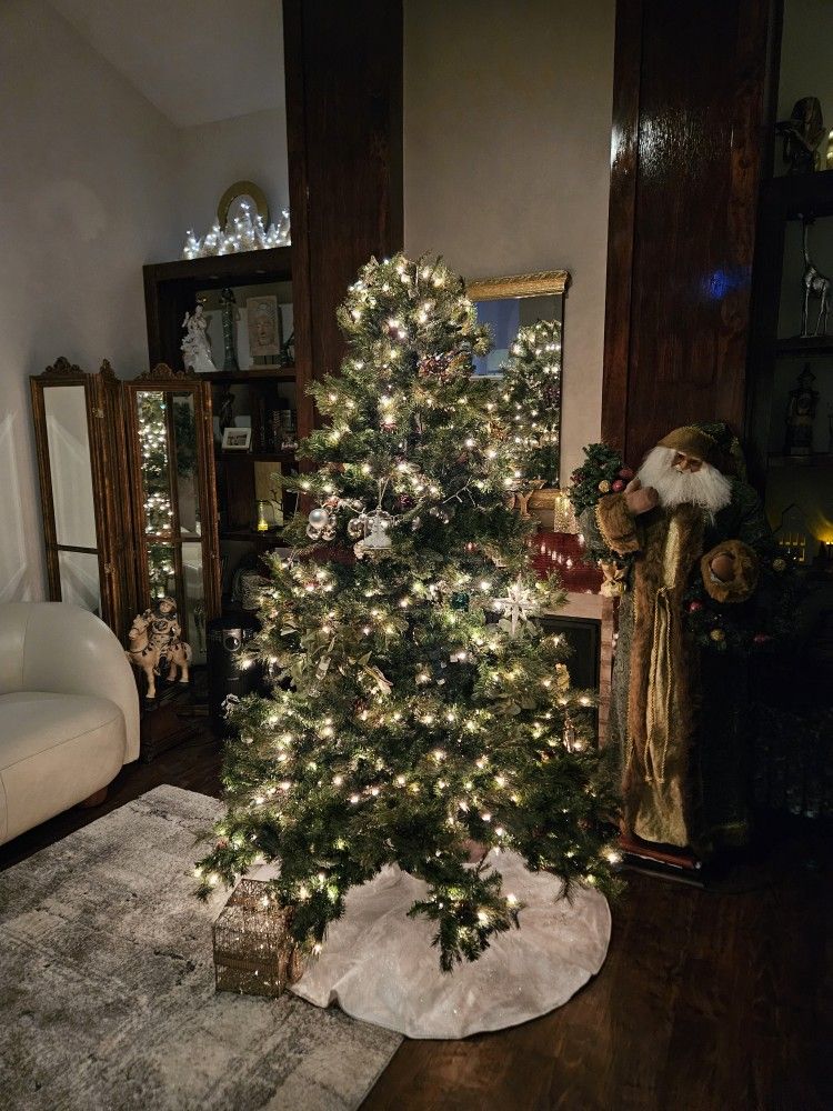 lighted Christmas Tree π...7.5 ft.