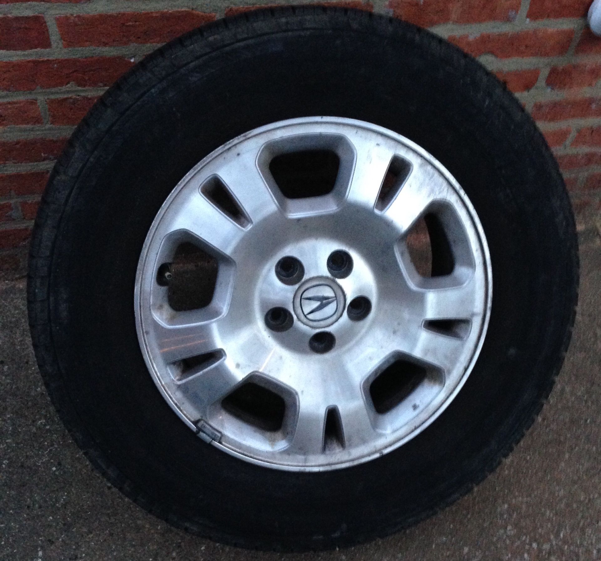 Acura MDX 17" Alloy Wheel & Tire