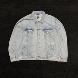 GAP LIGHT WASH DENIM JACKET