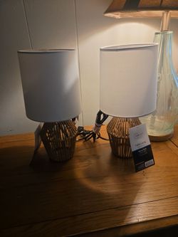 2 table lamps wicker