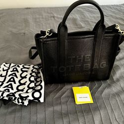 Authentic Marc Jacobs - Black Leather Medium Tote