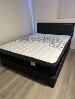 Queen Size Pillow Top Mattress 12"     new Mattress in a plastic sealed