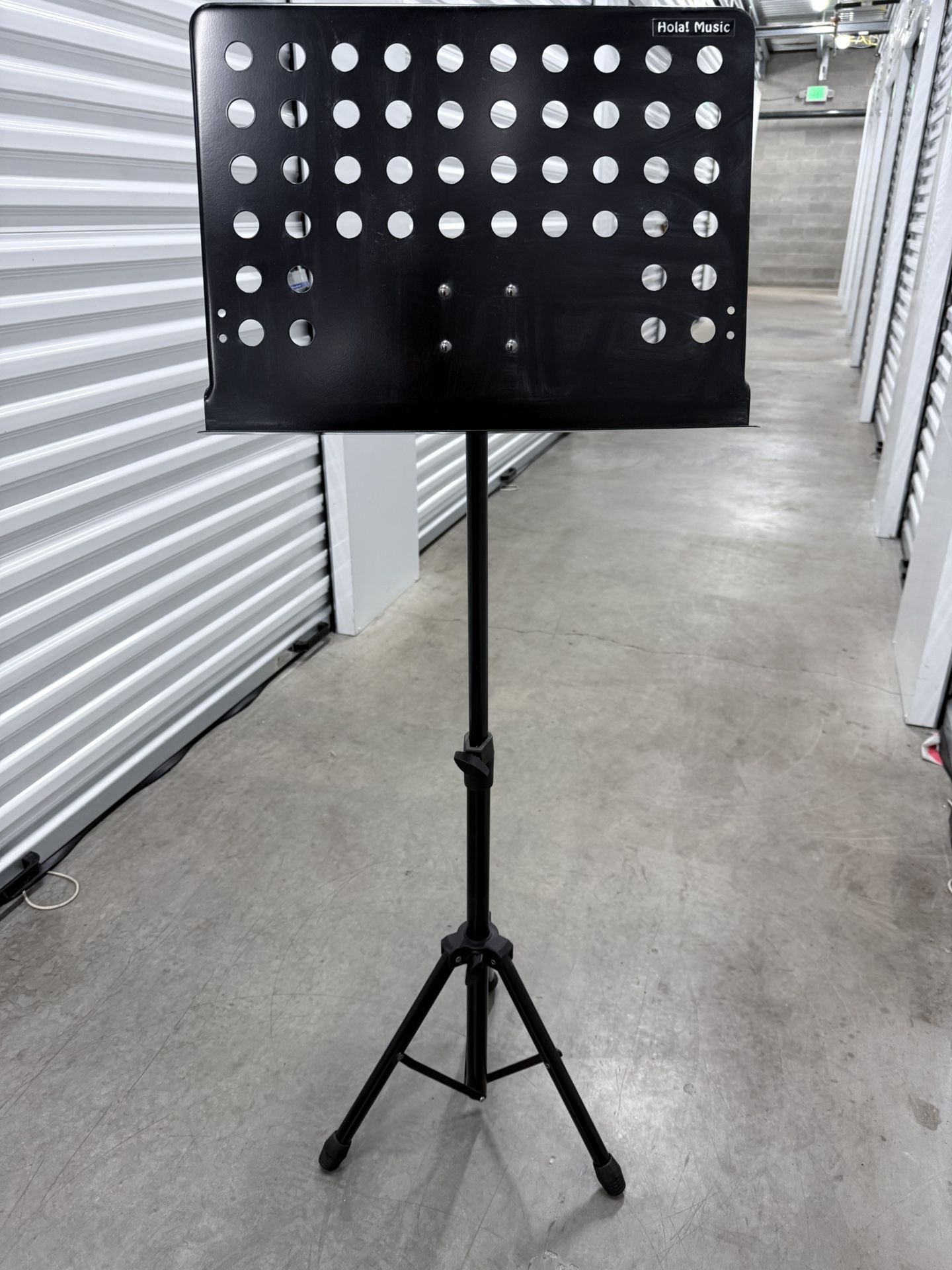 Hola! Music Stand – Adjustable & Sturdy