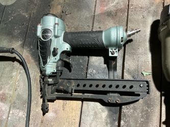 Hitachi Brad nailer