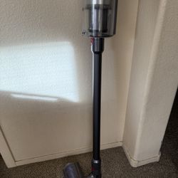 Dyson V10 Vacuum 