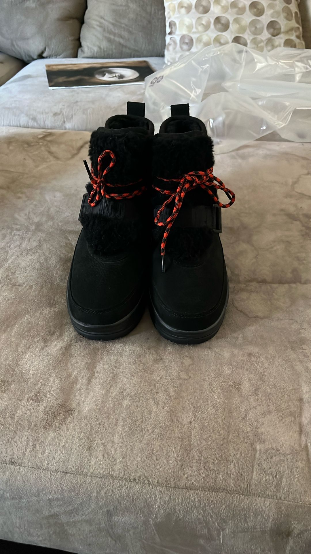 Size 9 Leather Ugg Boots. Brand New.