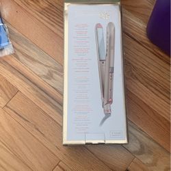 New 1 inch frizz free flat Iron