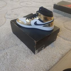 Jordan 1s Gold 