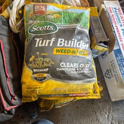 Turf Builder Weedy Feed