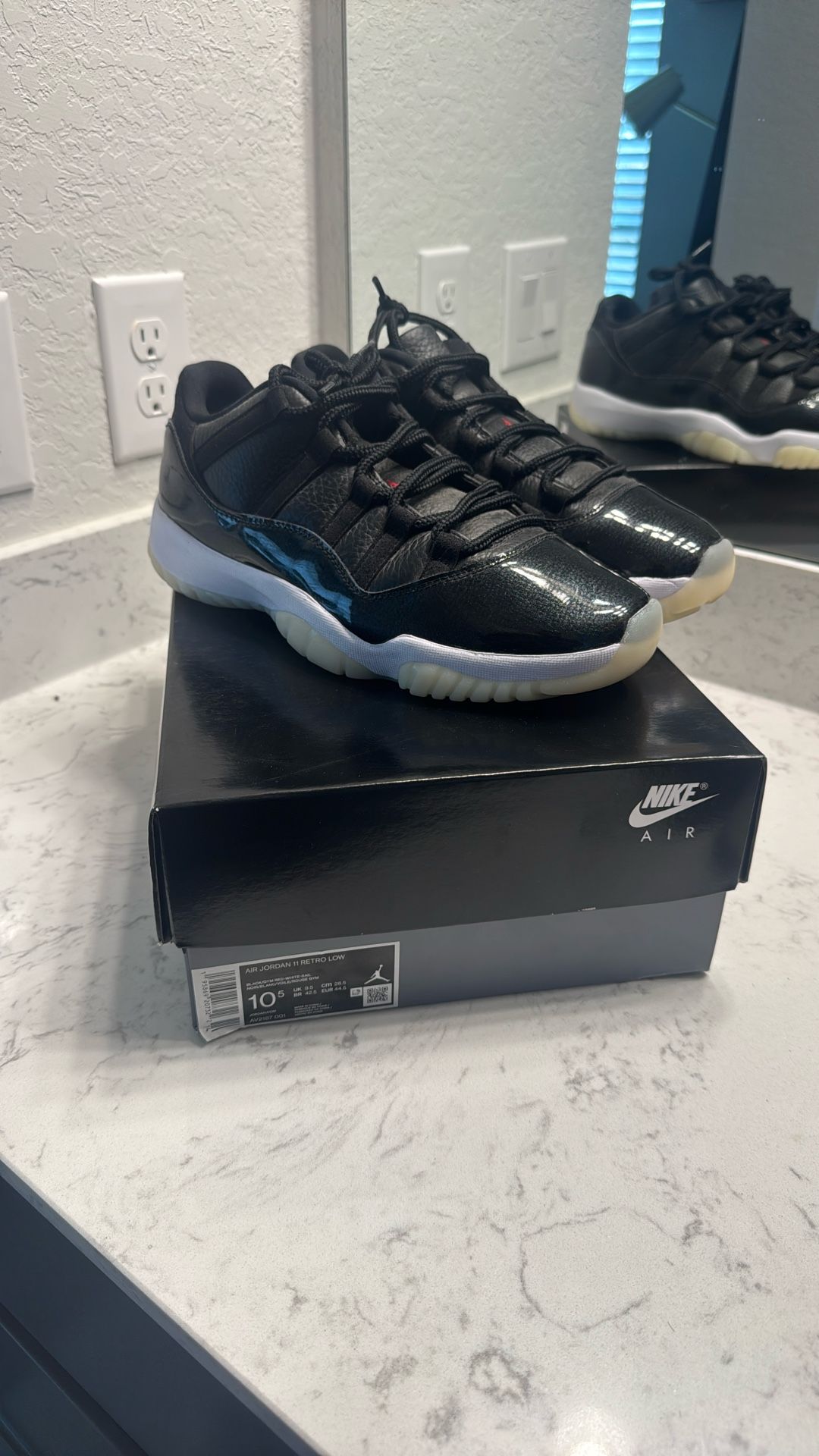 Jordan 11 Low 72-10
