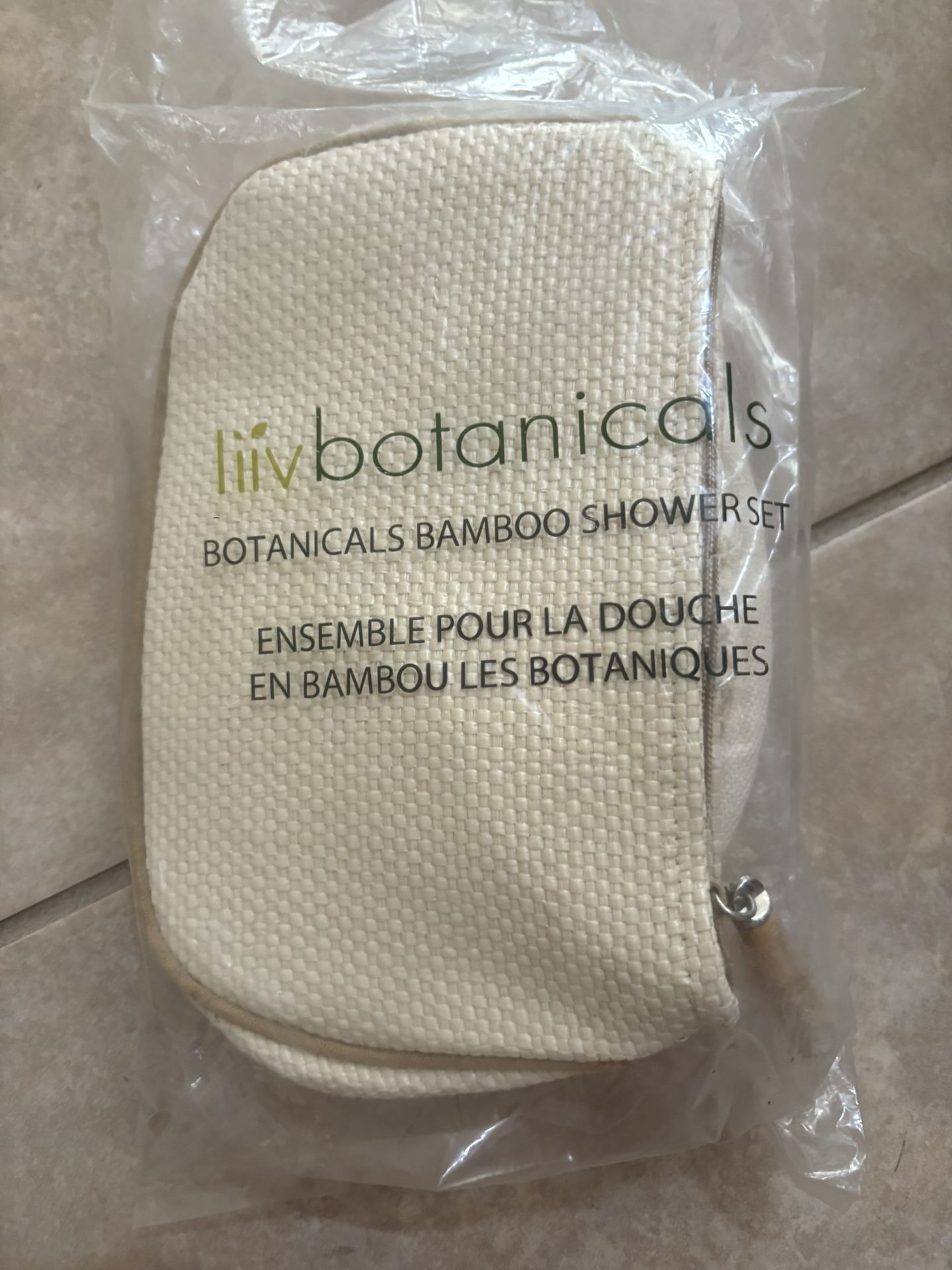 Avon Liiv Botanicals Bamboo Shower Set