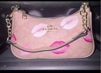 Coach Signature Lip Print Chain Shoulder Bag