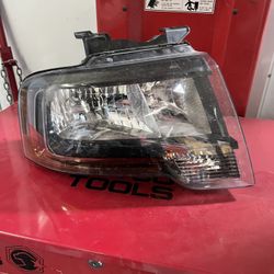 15-17 Ford Expedition Right Headlight  Black Housing 