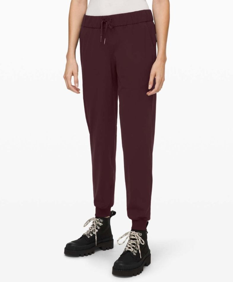 Lululemon On The Fly Jogger Cassis Sz. 4