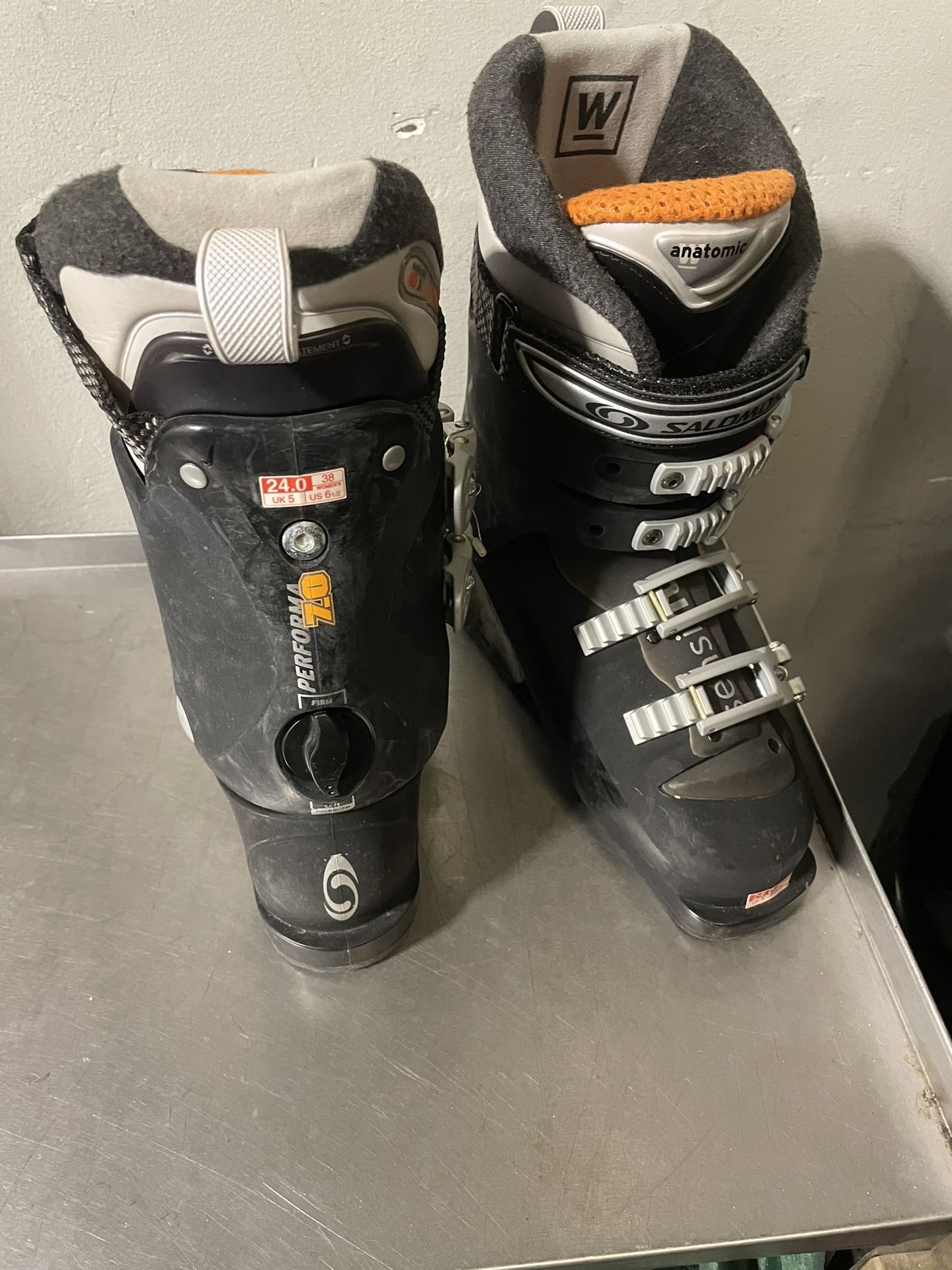 Solomon Perform 7.0 Ski boots size 6 1/2 USA 