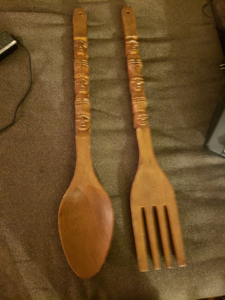Fork and spoon wall decor