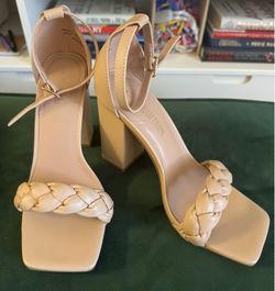 Dream Pairs Nude Heels for Women - Size 7