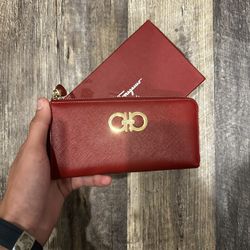 Woman’s Salvatore Ferragamo Clutch Brand New With Box 