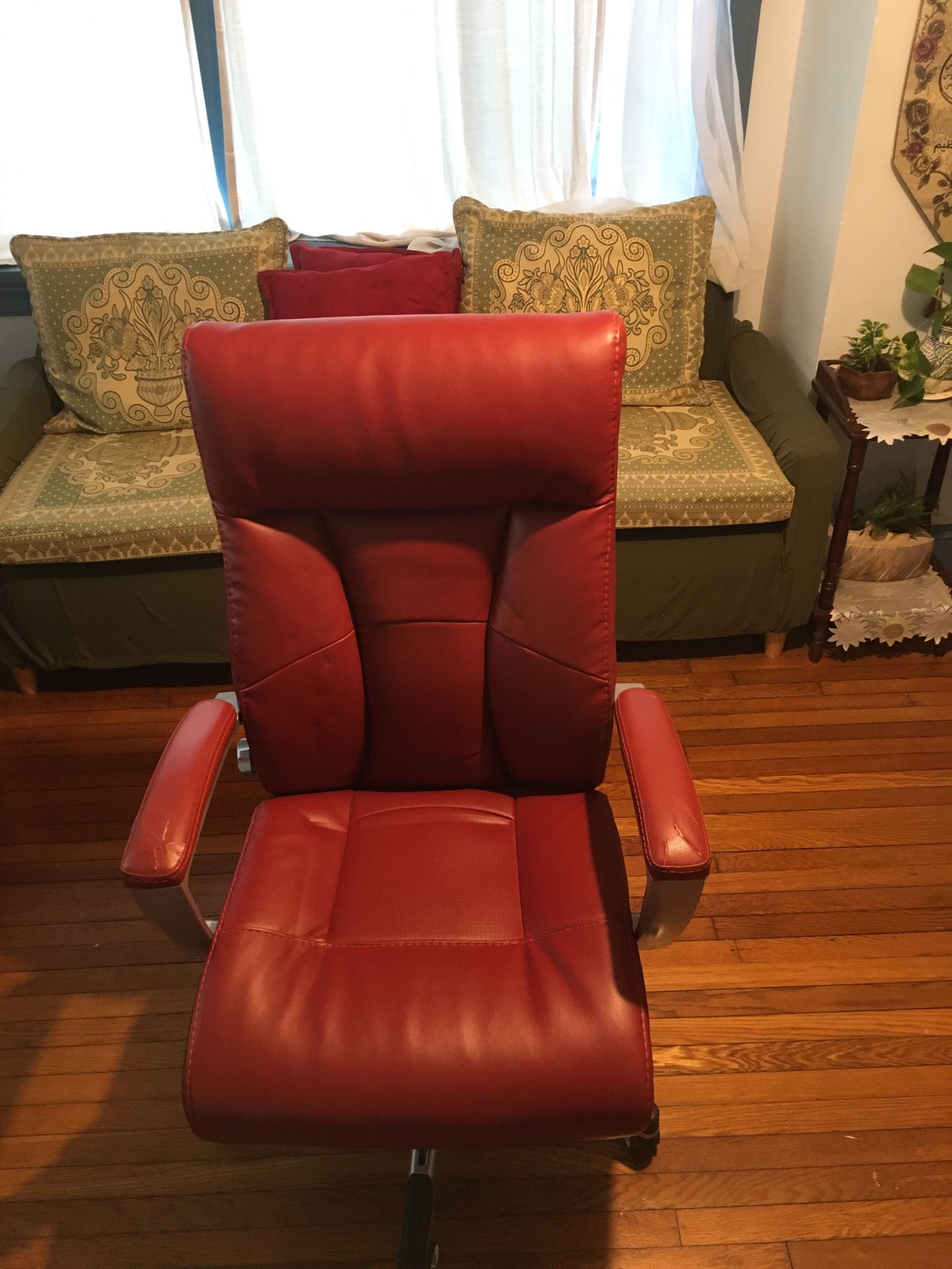 Beautiful Red SEALY Posturepdic Office Chair 