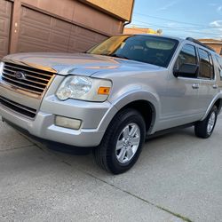 2010 ford explorer XLT