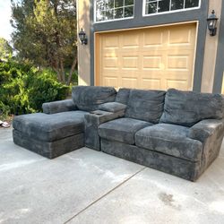 FREE DELIVERY🚚-American Furniture Warehouse Grey Sectional Sofa With  Storage And Cup Holders!